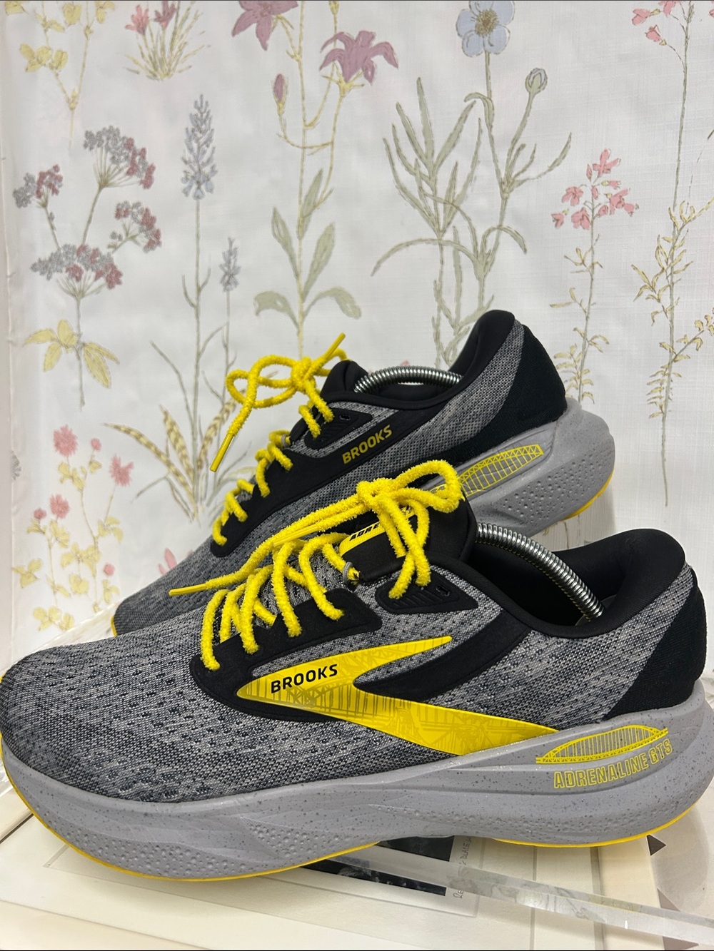 Brooks Men’s Running Shoes Gray and Yellow Lace-Up Athletic Sneakers